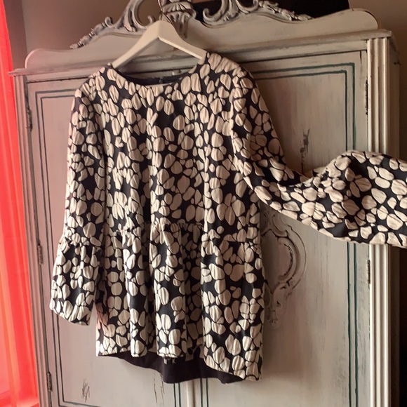 COS bell sleeve top . Purchased in London UK Brand new never worn adorable on - Picture 3 of 3